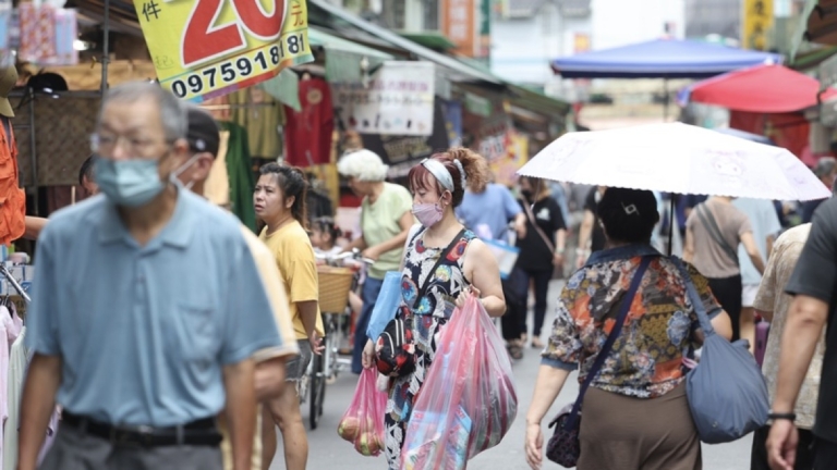 吳德榮：今明兩天挑戰今年最高溫 本週可能有雙颱生成