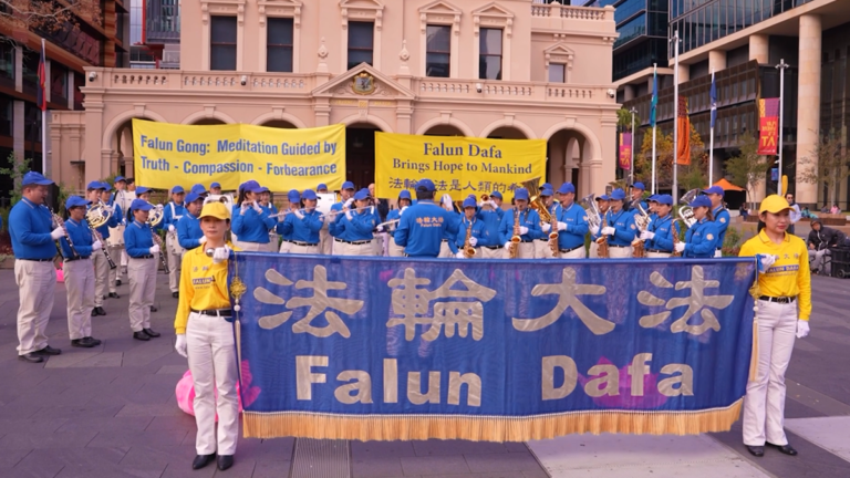 悉尼法輪功社區演出 市議員倡議設法輪大法日