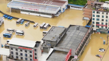 湖北咸丰洪水淹城 黔暴雨加泄洪 多人遇难