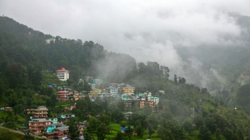 印度暴雨引发洪灾山崩 北部山区至少69死110伤