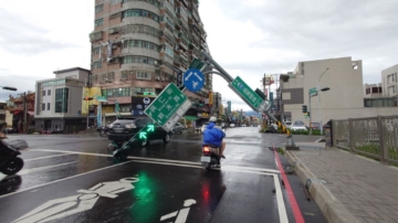 台风丹娜丝登陆嘉义 创百年首例 未受中央山脉破坏(组图)
