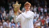 温网再现巅峰对决 辛纳夺首座草地大满贯奖杯