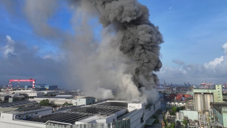 高雄三元能源公司爆炸起火 15人受傷含3消防員
