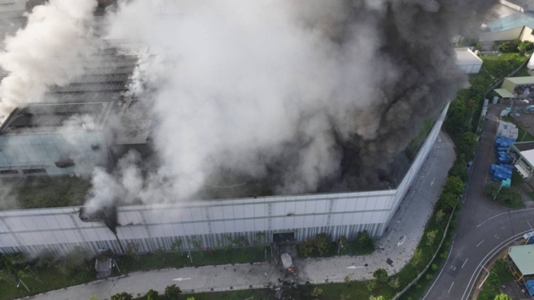 三元能源鋰電池廠火勢受控 電池爆炸瞬間畫面曝光