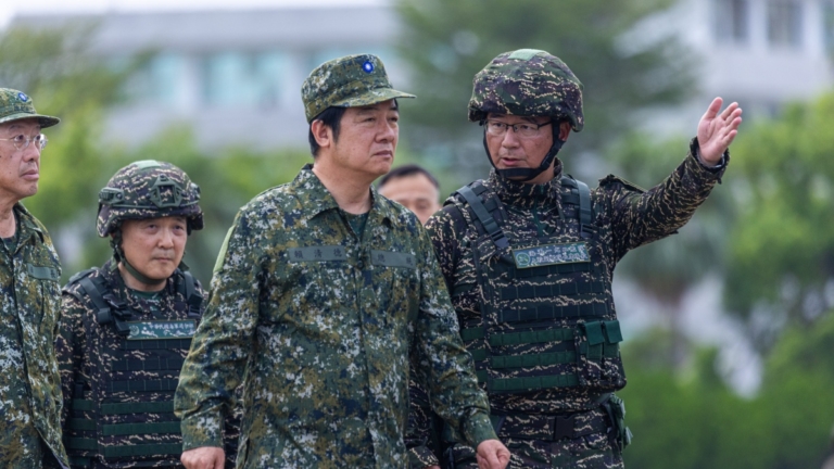 台總統視導海軍布雷 憲兵首搭捷運地下移防