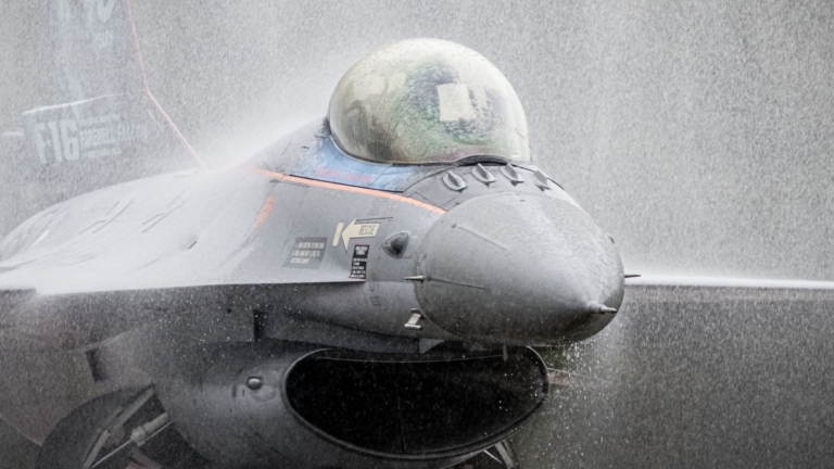 美軍解密文件披露：F-16戰鬥機撞上UFO