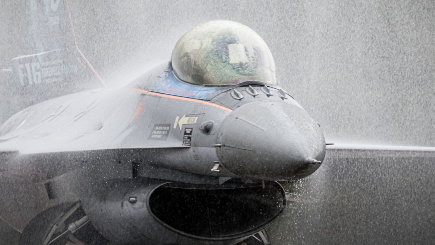 美军解密文件披露：F-16战斗机撞上UFO