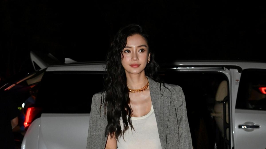 杨颖与爱马仕总监合照 8岁儿“小海绵”抢镜