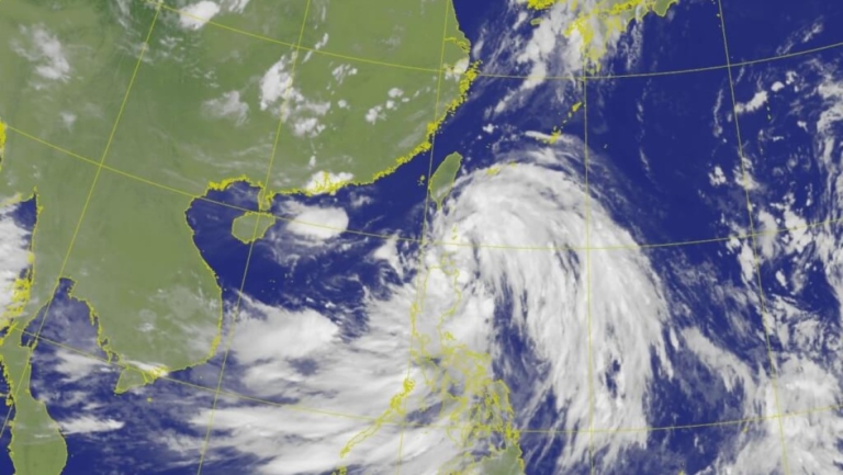 薇帕颱風往南海前進 恆春半島入夜後降雨明顯