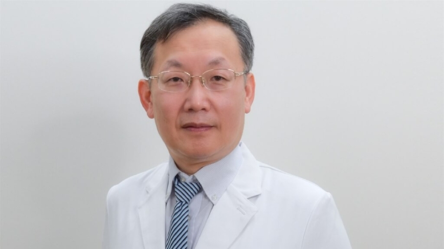 名外科医师过马路遭公车撞死 部桃：无可取代的损失