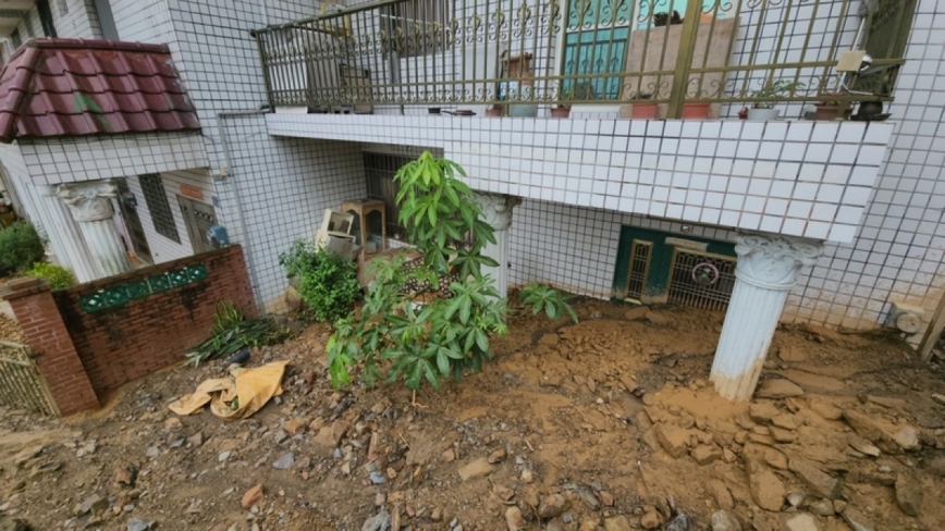 埔里土石淹没民宅 场面惊险连夜撤出11人