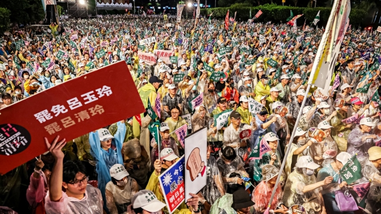 台灣首次大規模罷免投票 回顧本屆立法院爭議