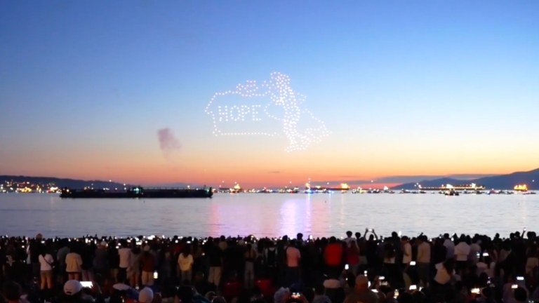 加拿大燈光慶典點亮夏日夜空 數十萬人共賞