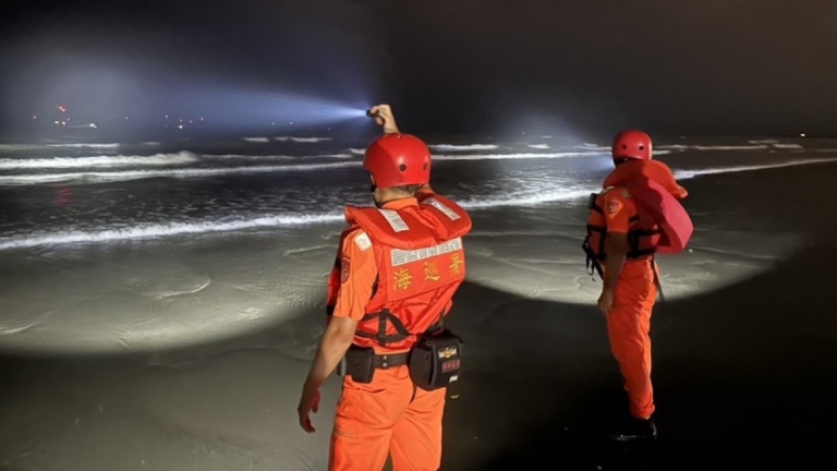 苗栗少年遭浪捲走 海面上尋獲遺體
