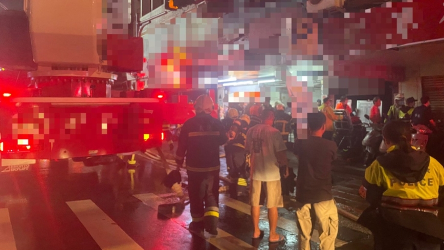 男住户涉纵火 北市大同区大楼火警疏散百人8人呛伤