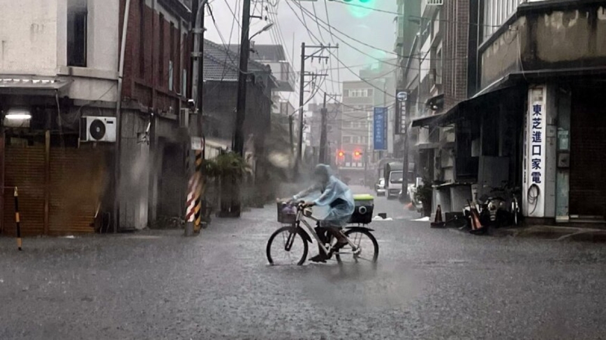 豪雨影响 嘉义县、云林水林乡紧急宣布停班课(组图)