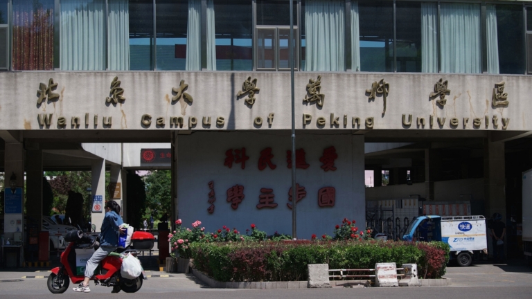 【禁聞】中國大學學費全面飆漲 學歷卻成廢紙