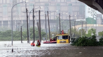 強降雨 嘉南高屏四縣停班課 SOGO、新光三越正常營業