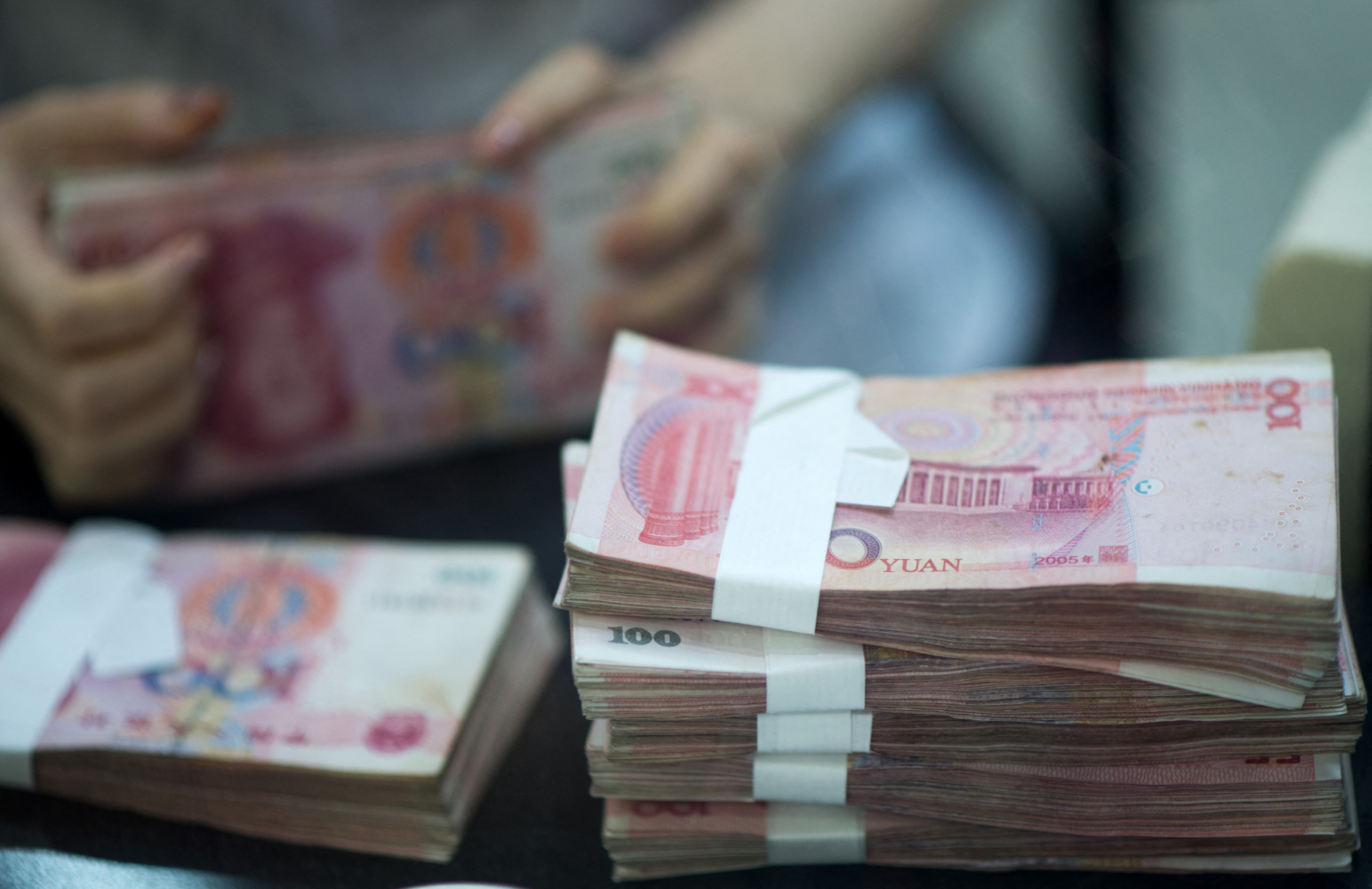 近日,江蘇南通如東市民康某在銀行存了35萬元不見了的消息,引發關注。 (JOHANNES EISELE/AFP via Getty Images)