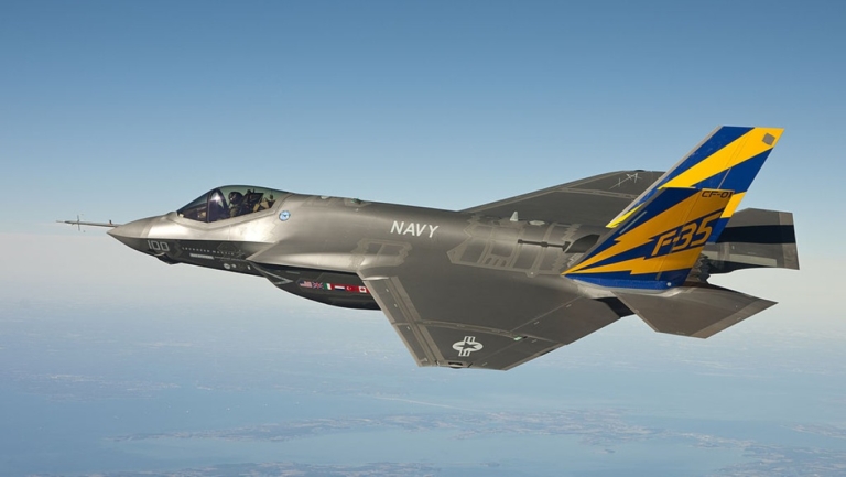 美海軍F-35戰機墜毀加州 飛行員彈射逃生