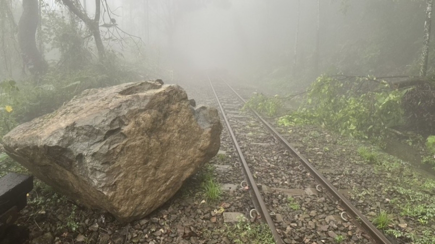 落石、倒木影响 阿里山铁路本线持续停驶