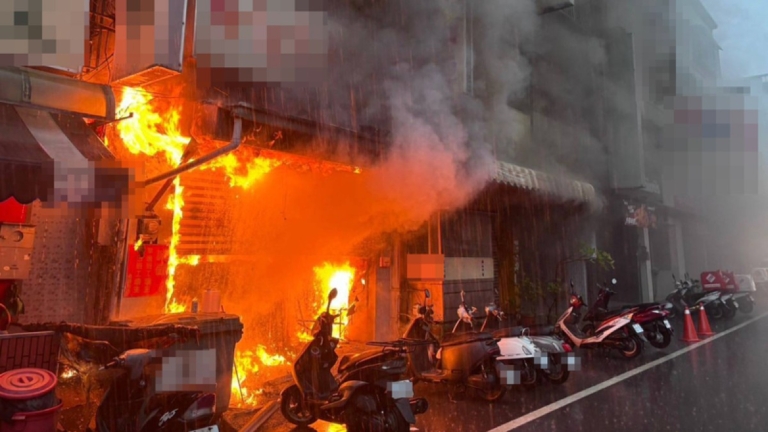 台中太平牛肉麵店火警 一家5口送醫2人不治