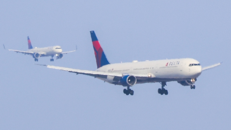 空中驚魂！達美航班遭遇湍流迫降 25人就醫
