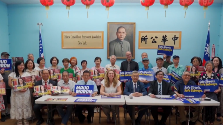 角逐曼哈頓地檢 共和黨人莫美倫訪華埠