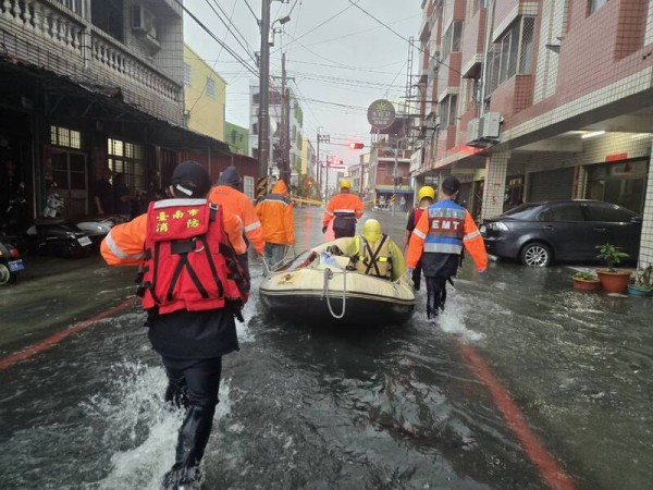 台南大雨部分地區淹水 吳德榮：致災雨還要下3天(視頻)