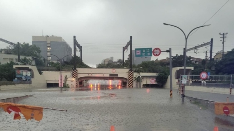 台南大雨部分地區淹水 吳德榮：致災雨還要下3天(視頻)