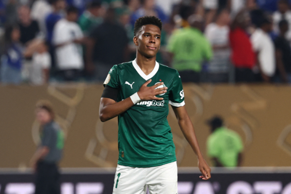Palmeiras' Brazilian forward #41 Estevao Willian reacts after losing the FIFA Club World Cup 2025 quarterfinal football match between Brazil's Palmeiras and England's Chelsea at the Lincoln Financial Field Stadium in Philadelphia on July 4, 2025. (Photo by FRANCK FIFE / AFP) 