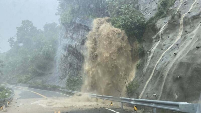 台灣中南部持續豪雨 4日停班課情況