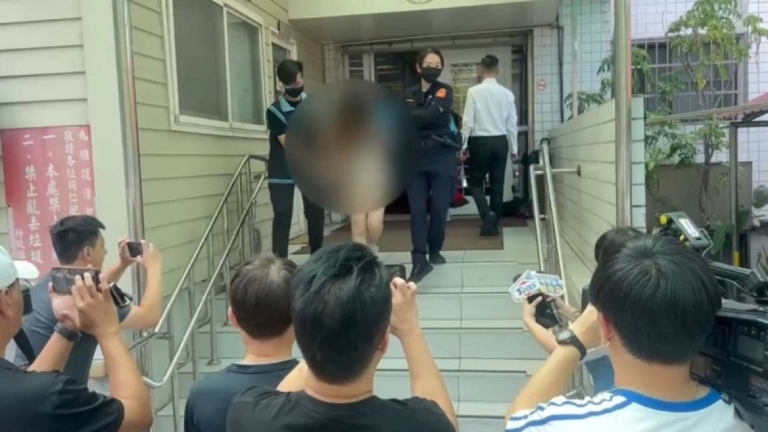 為15元違停路口發文！藝人侯沁潔拒檢遭警圍捕送辦