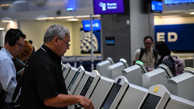 整個系統大當機 聯合航空多地航班停飛