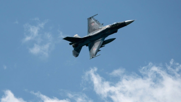 日本F-2戰鬥機墜毀茨城外海　飛行員彈射逃生獲救