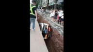 蘿蔔快跑自駕車墜深坑被嘲：1個蘿蔔1個坑（視頻）
