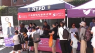 開學季在即 紐約議員為孩童送書包