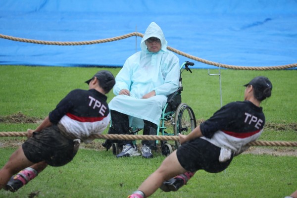 台灣女子拔河世運會6連霸 教練郭昇雨中全程督軍
