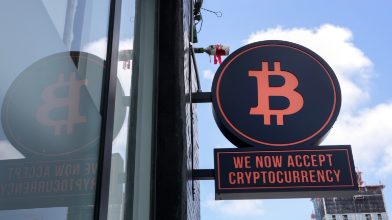 【財經簡訊】加密貨幣或被納入401K 比特幣大幅上漲