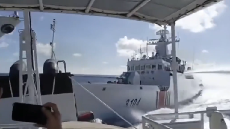 追擊菲律賓船隻 中共海警船撞壞自家軍艦
