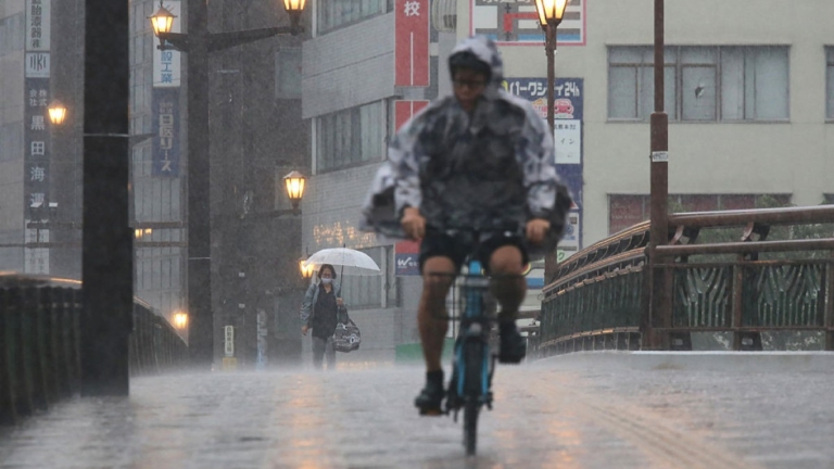 九州豪雨3死逾700棟建物淹水 災民復原家園遇酷暑