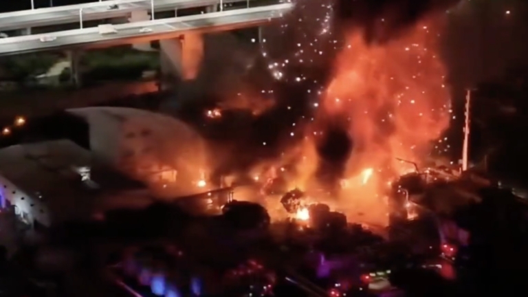 廈門化工廠爆炸 大火燒一夜 刺鼻氣體飄數公里（視頻）