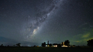 今年最後一次行星巡遊 太陽系六行星週末排隊