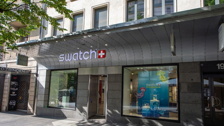 Swatch「眯眯眼」廣告陷辱華風波 疑中共背後操盤