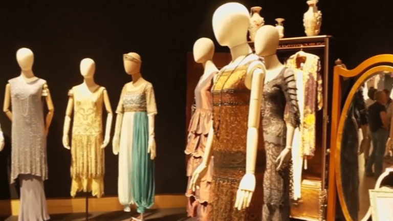 《唐頓莊園》服裝道具展 為最終篇電影造勢