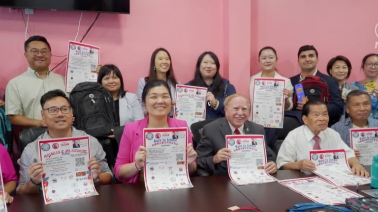 紐約開學日在即 市議員莊文怡舉辦返校送書包