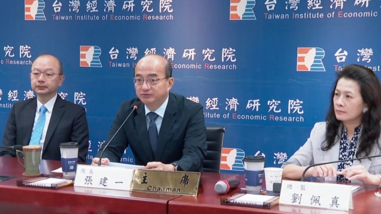 台美經濟成長主力都靠AI 台經院示警2大風險