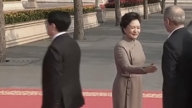 又尷尬了！彭麗媛欲與伊朗總統握手被拒（視頻）