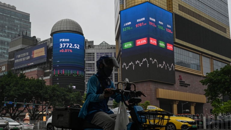 9月3日兩岸掃描 中共閲兵日 A股不買帳跳水大跌