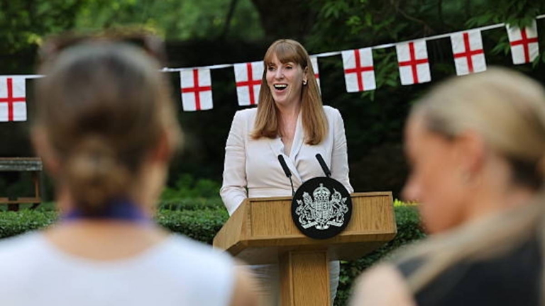 涉逃稅風波 英國副首相辭職 工黨政府受打擊